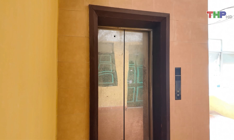 Chậm xử l&yacute; vấn đề của hệ thống thang m&aacute;y Khu 7 tầng Vĩnh Niệm 