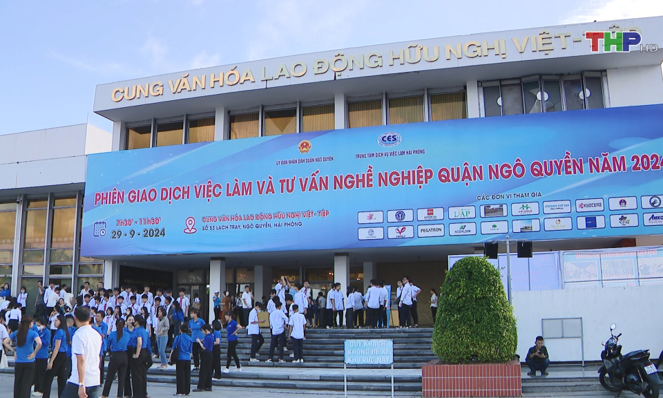 Ng&agrave;y hội việc l&agrave;m quận Ng&ocirc; Quyền  