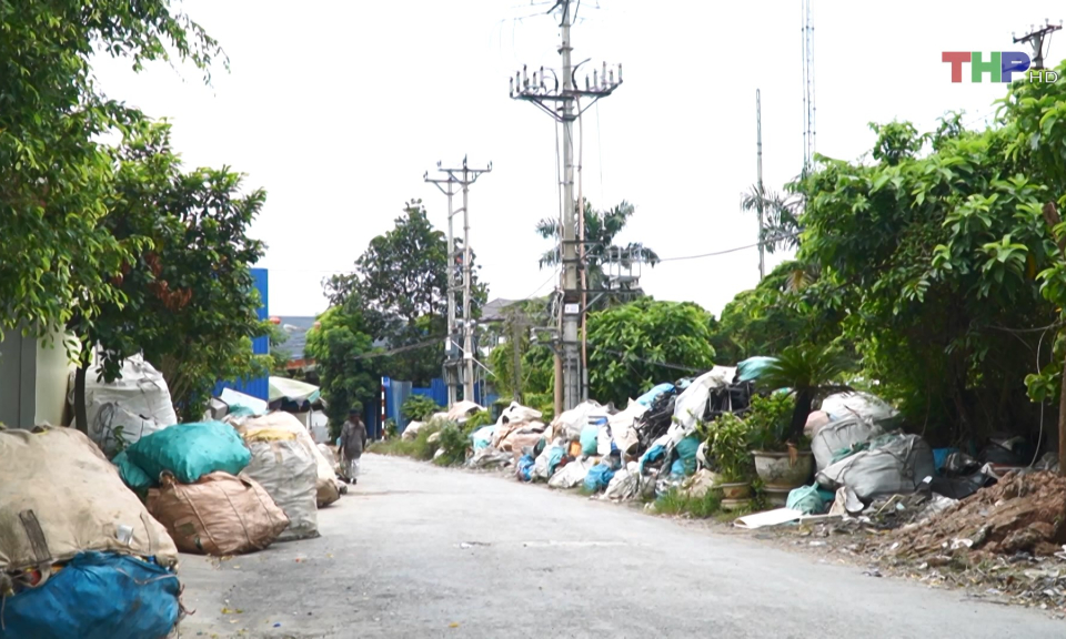 Tiềm ẩn nguy cơ ch&aacute;y nổ từ c&aacute;c b&atilde;i tập kết phế liệu