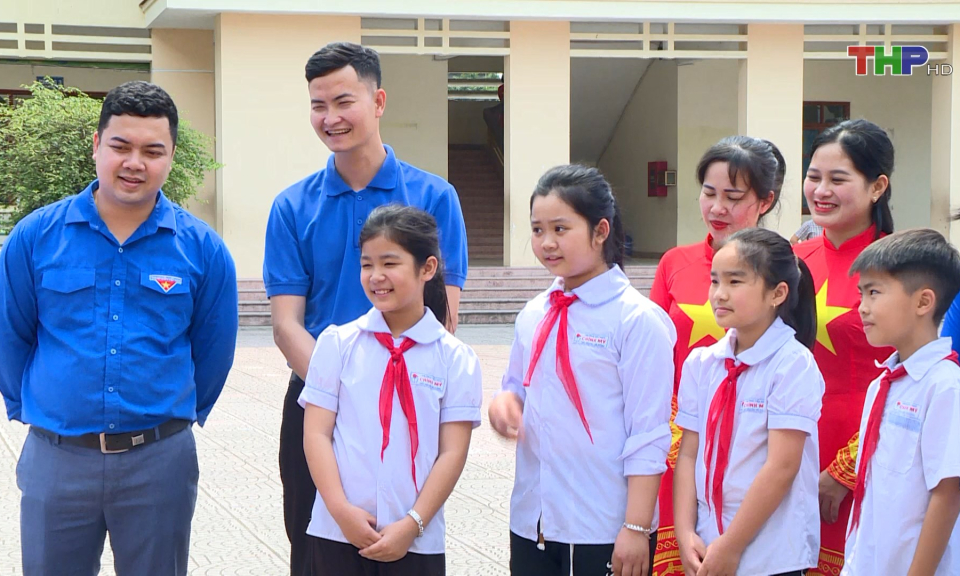 Bồi đắp l&ograve;ng y&ecirc;u nước cho thế hệ trẻ