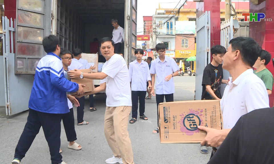 Ng&agrave;nh gi&aacute;o dục th&agrave;nh phố ủng hộ học sinh v&ugrave;ng cao