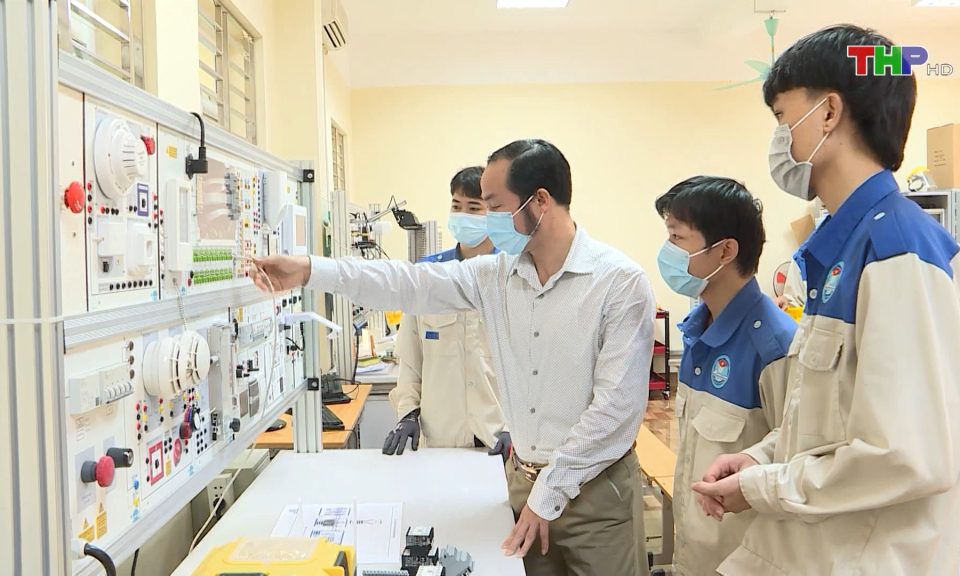 Ph&aacute;t triển nguồn nh&acirc;n lực tại Khu C&ocirc;ng nghiệp  