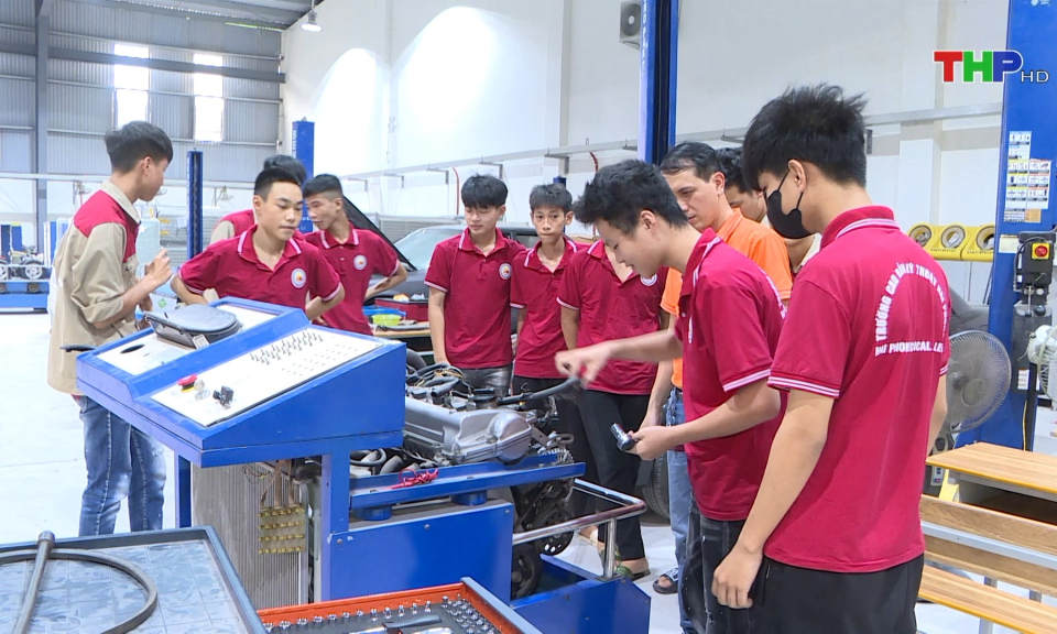 Định hướng tương lai th&ocirc;ng qua gi&aacute;o dục nghề nghiệp