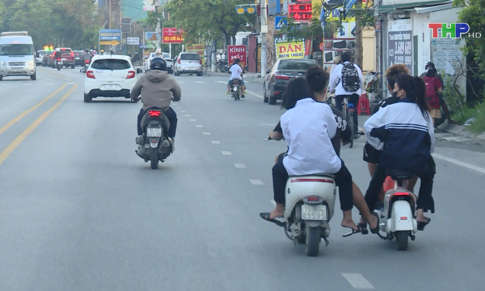 Bảo đảm an to&agrave;n giao th&ocirc;ng cho học sinh