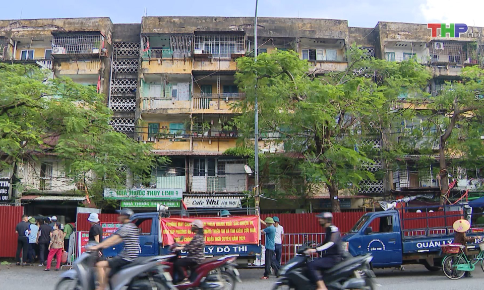 Hỗ trợ kinh ph&iacute; cho c&aacute;c hộ d&acirc;n chung cư A7, A8 Vạn Mỹ