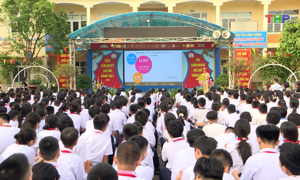 N&acirc;ng cao &yacute; thức ATGT cho học sinh