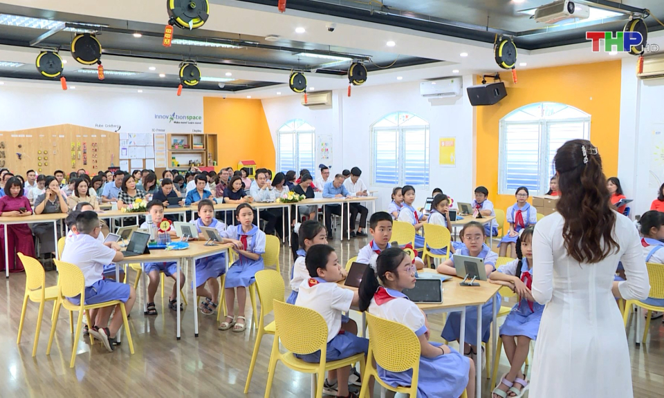 Ứng dụng thiết bị dạy học số v&agrave; thư viện số 