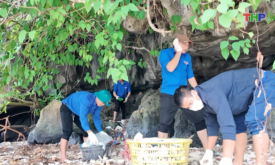 Ph&aacute;t động Ng&agrave;y Chủ nhật xanh tại C&aacute;t Hải
