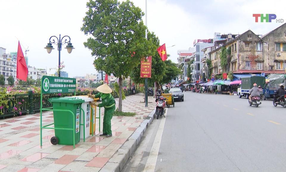 Đưa ph&acirc;n loại r&aacute;c thải trở th&agrave;nh th&oacute;i quen   