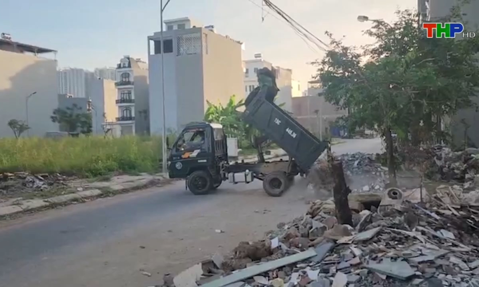 Ph&aacute;p luật v&agrave; cuộc sống: Gian nan xử l&yacute; t&igrave;nh trạng đổ trộm r&aacute;c thải