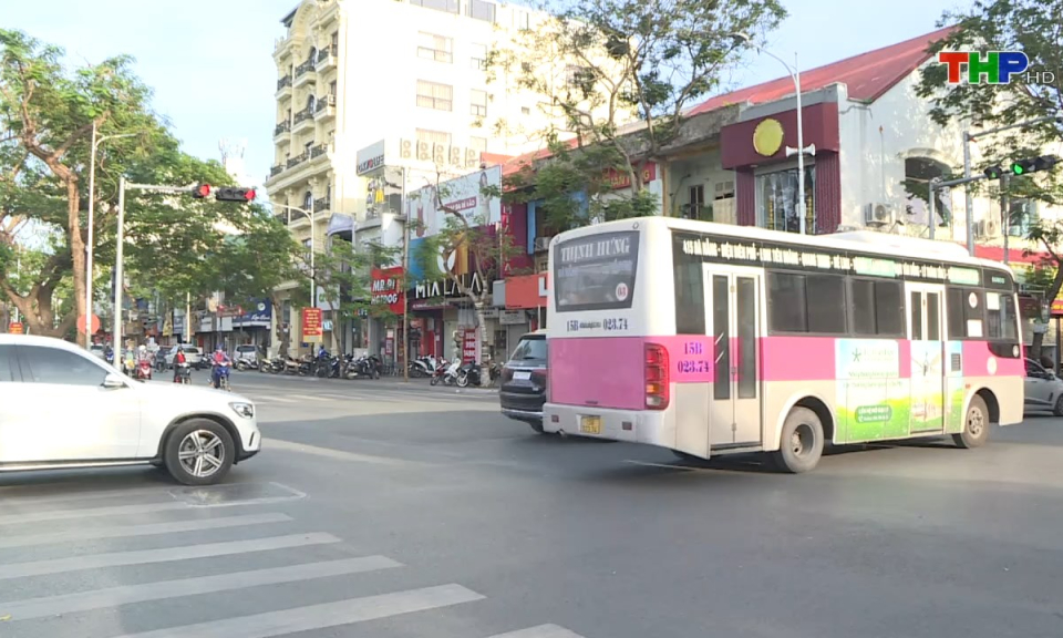 An to&agrave;n giao th&ocirc;ng: N&acirc;ng cao &yacute; thức, kỹ năng l&aacute;i xe tr&ecirc;n đường nội đ&ocirc;