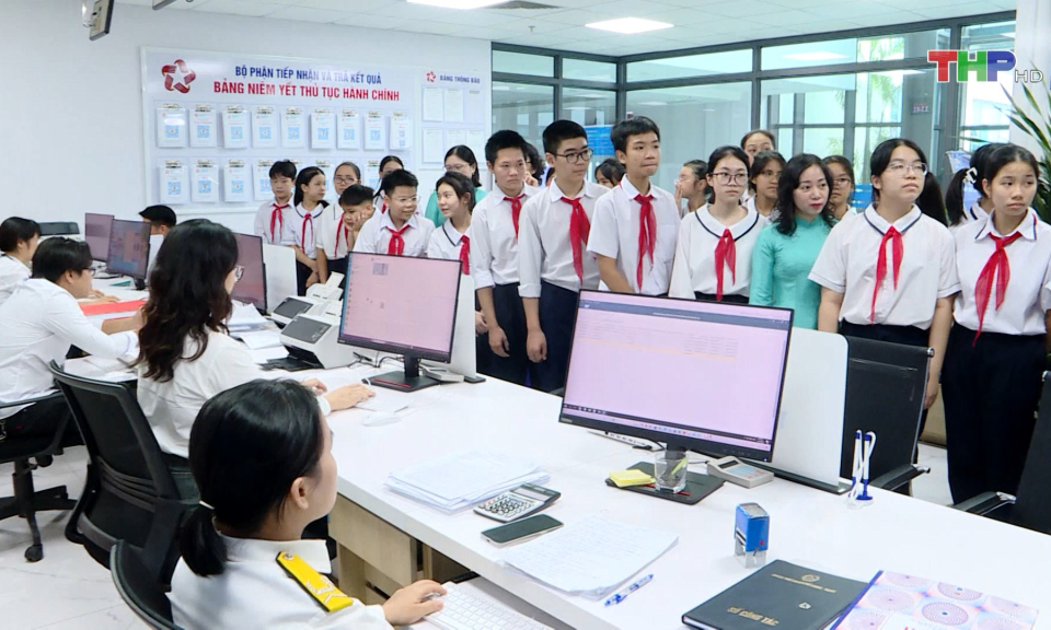 Hỗ trợ học sinh bước đầu tiếp cận Ch&iacute;nh quyền điện tử