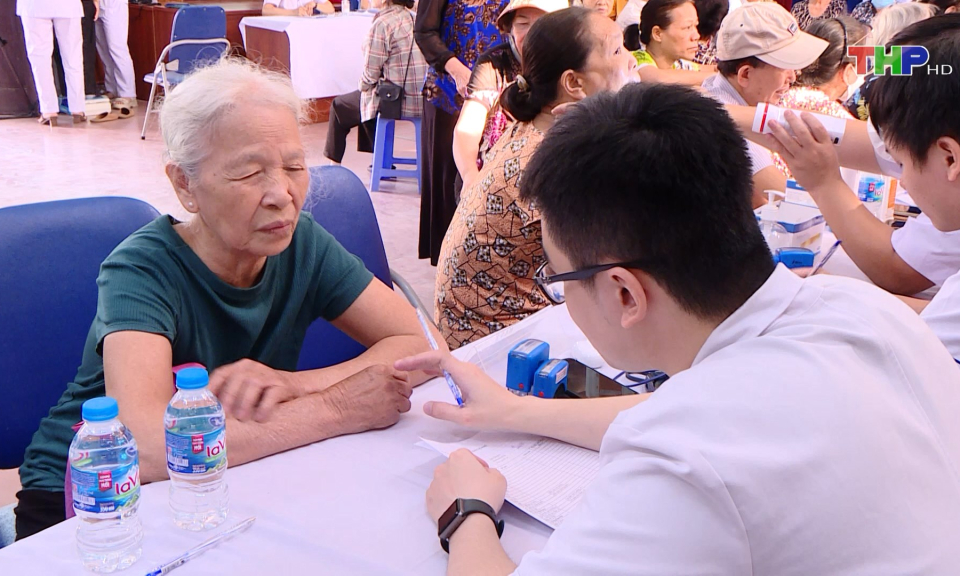 Tạo chuyển biến trong chăm s&oacute;c sức khỏe người cao tuổi  