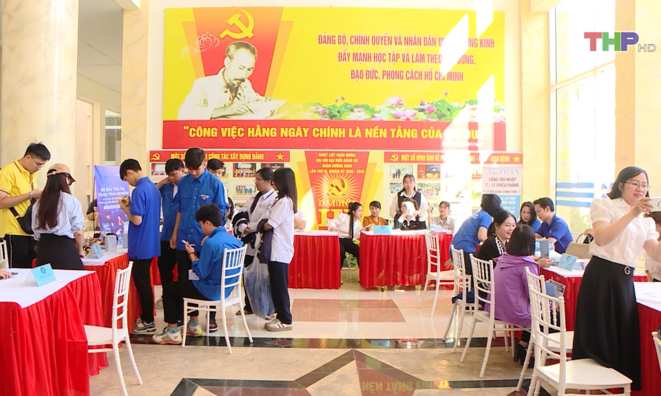 Tạo cơ hội cho người lao động qua c&aacute;c phi&ecirc;n giao dịch việc l&agrave;m