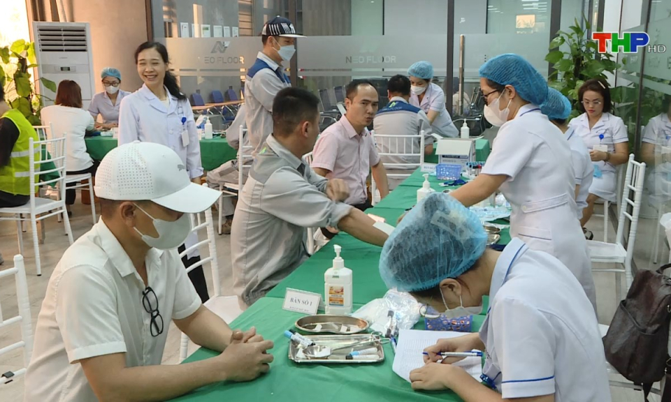 Lao động v&agrave; c&ocirc;ng đo&agrave;n: Thiết thực chăm lo đời sống người lao động