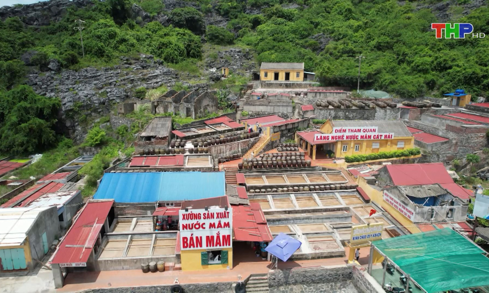 Hướng tới ph&aacute;t triển du lịch cộng đồng