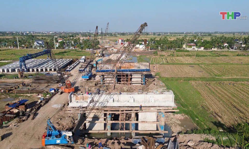 Đẩy mạnh ph&aacute;t triển giao th&ocirc;ng li&ecirc;n v&ugrave;ng