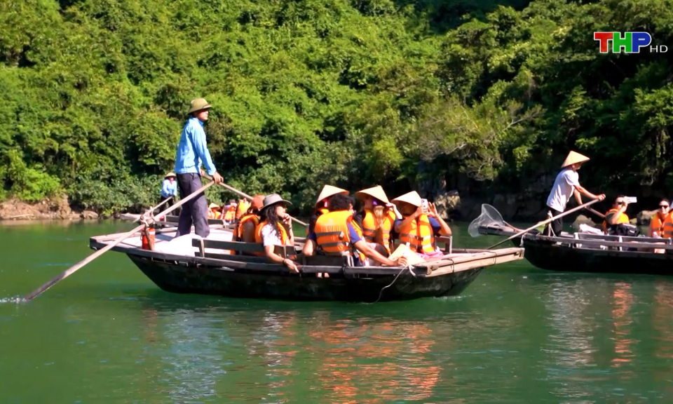 C&aacute;c vịnh thuộc quần đảo C&aacute;t B&agrave; thu h&uacute;t gần 1 triệu lượt kh&aacute;ch