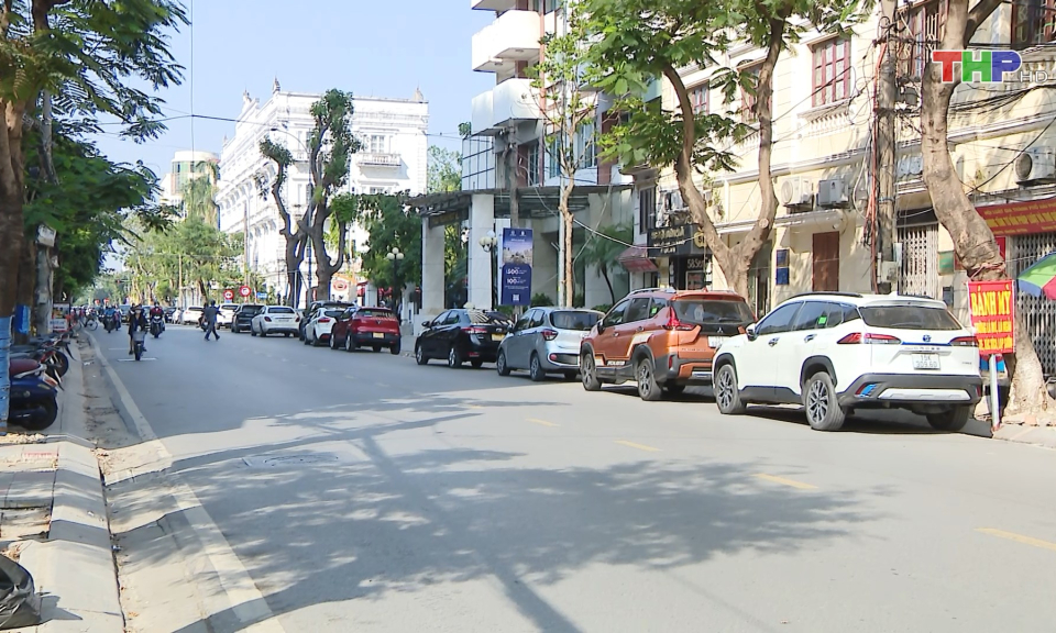 Xử l&yacute; nghi&ecirc;m việc dừng, đỗ xe kh&ocirc;ng đ&uacute;ng nơi quy định