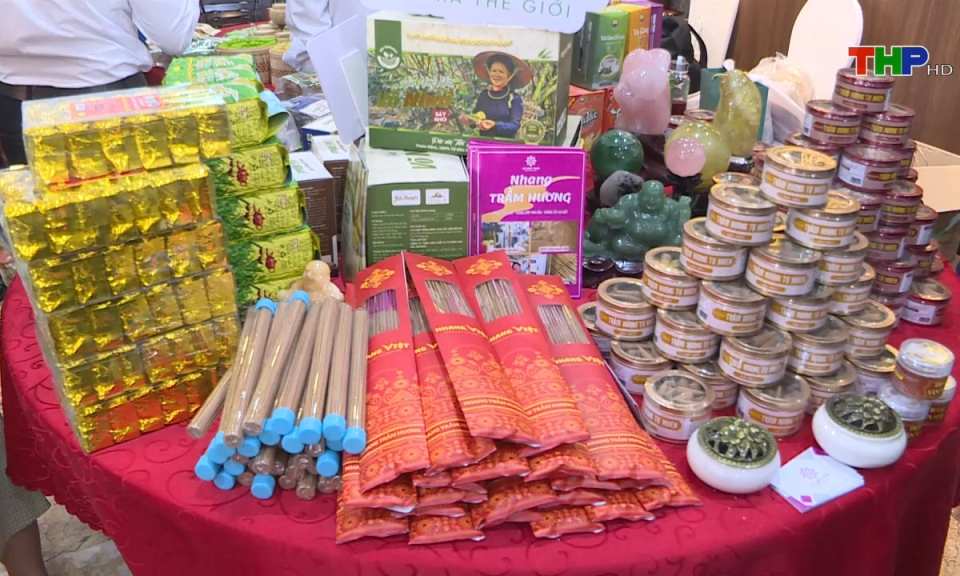 Kinh tế v&agrave; đ&ocirc; thị: X&uacute;c tiến thương mại, kết nối thị trường cho c&aacute;c hợp t&aacute;c x&atilde;, doanh nghiệp