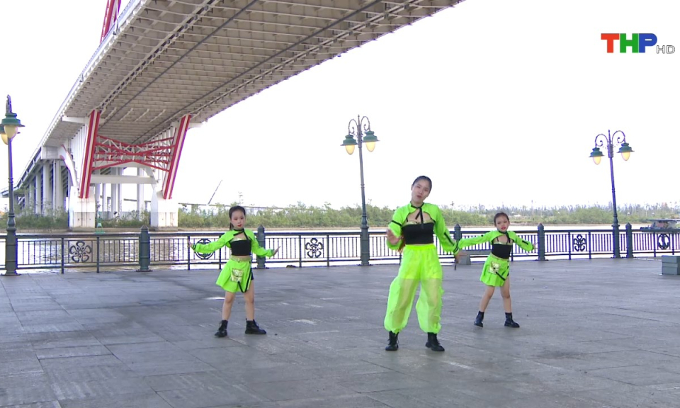 Măng non đất Cảng: Nothing on me