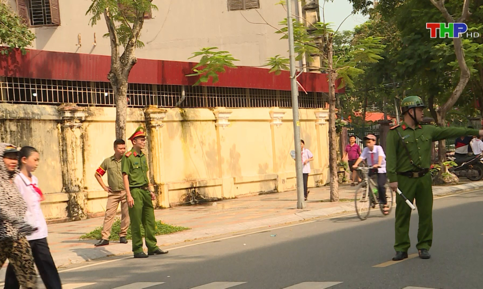 Bảo đảm an to&agrave;n giao th&ocirc;ng trong trường học