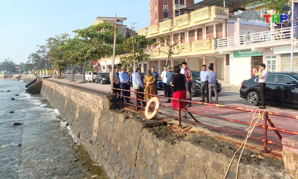 Gi&aacute;m s&aacute;t hiện trạng k&egrave; biển xuống cấp tại quận Đồ Sơn      