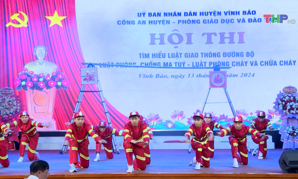 Tuy&ecirc;n truyền, phổ biến Luật giao th&ocirc;ng cho học sinh