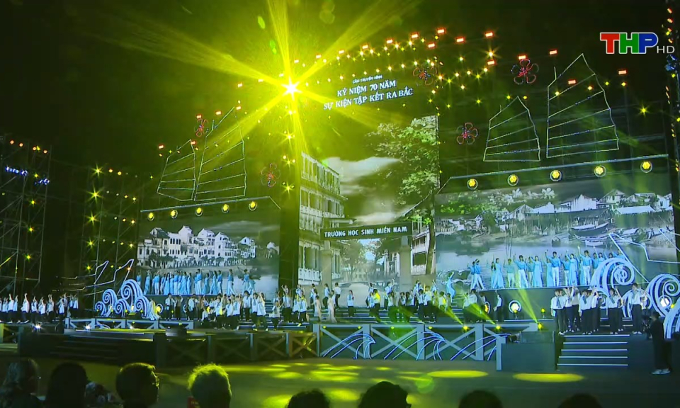 Ph&oacute;ng sự: Lễ kỷ niệm 70 năm Tập kết ra Bắc