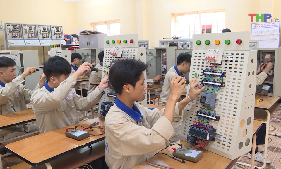 Khắc phục kh&oacute; khăn trong gi&aacute;o dục nghề nghiệp