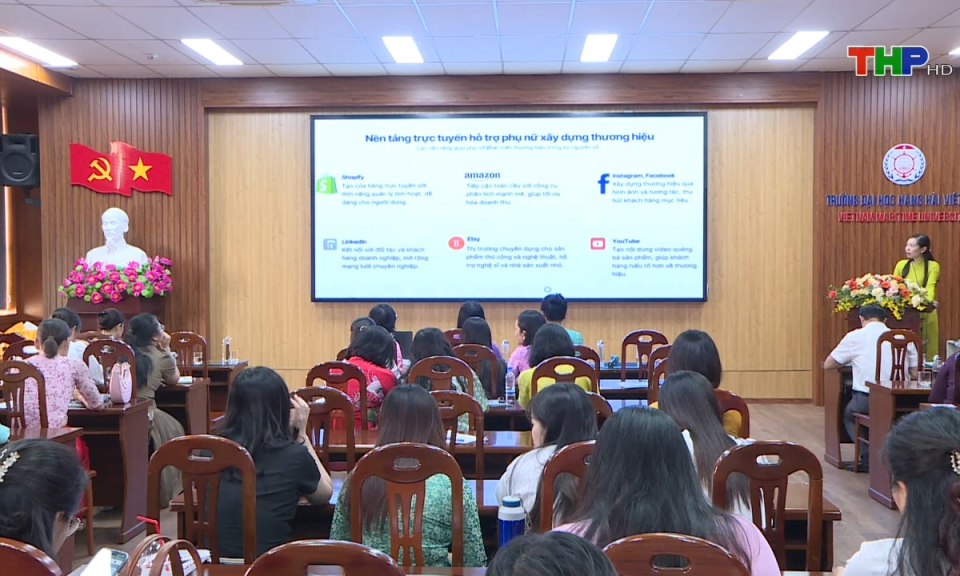 Phụ nữ Việt: Nữ nh&agrave; gi&aacute;o tận t&acirc;m, s&aacute;ng tạo