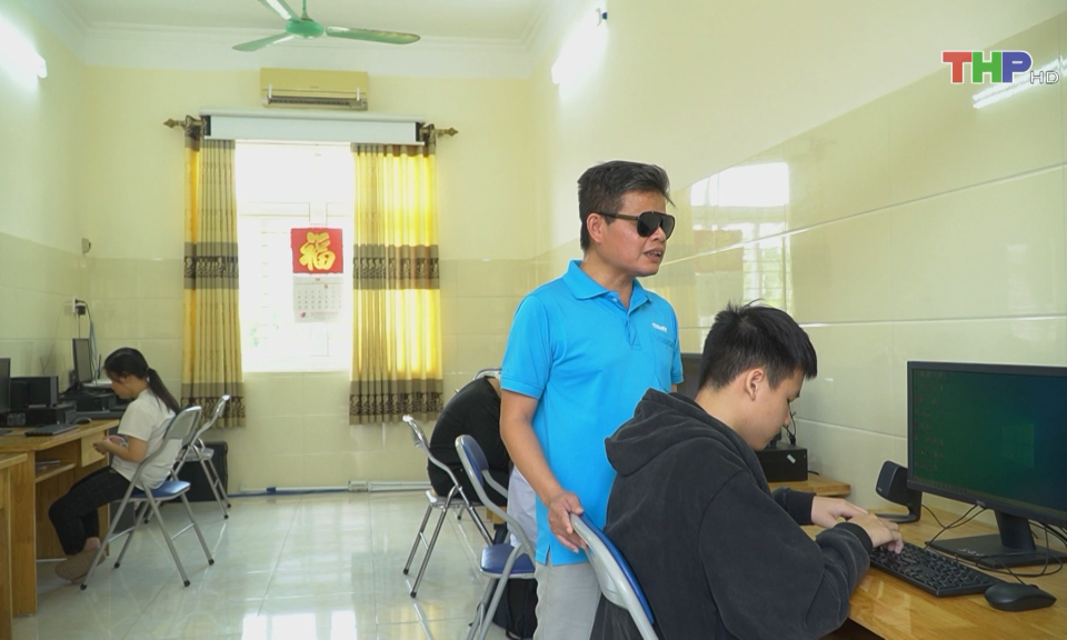 Người gieo mầm xanh tri thức cho những ho&agrave;n cảnh đặc biệt