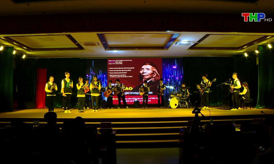 Tiết học &acirc;m nhạc ở ng&ocirc;i trường trăm tuổi