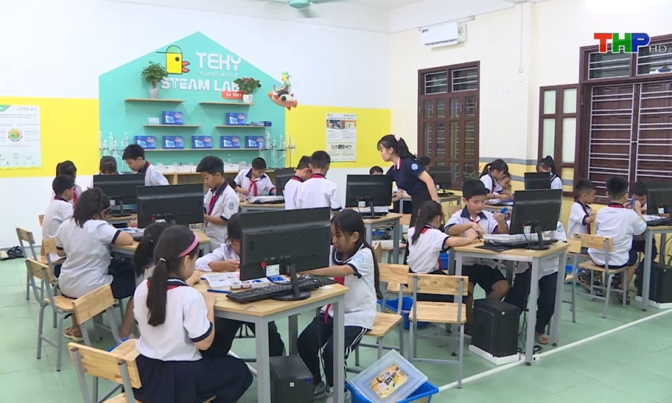 Gi&aacute;o dục v&agrave; đ&agrave;o tạo: Tận t&acirc;m, cống hiến cho sự nghiệp trồng người