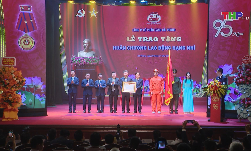 Kỷ niệm Ng&agrave;y truyền thống Đảng bộ v&agrave; đội ngũ c&ocirc;ng nh&acirc;n Cảng 