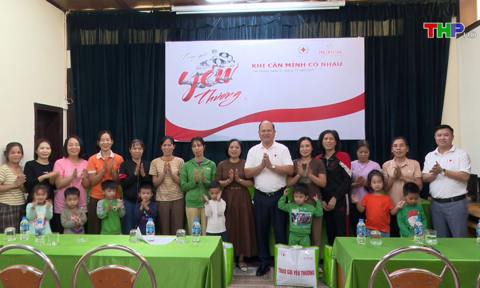 Hỗ trợ trẻ em c&oacute; ho&agrave;n cảnh kh&oacute; khăn