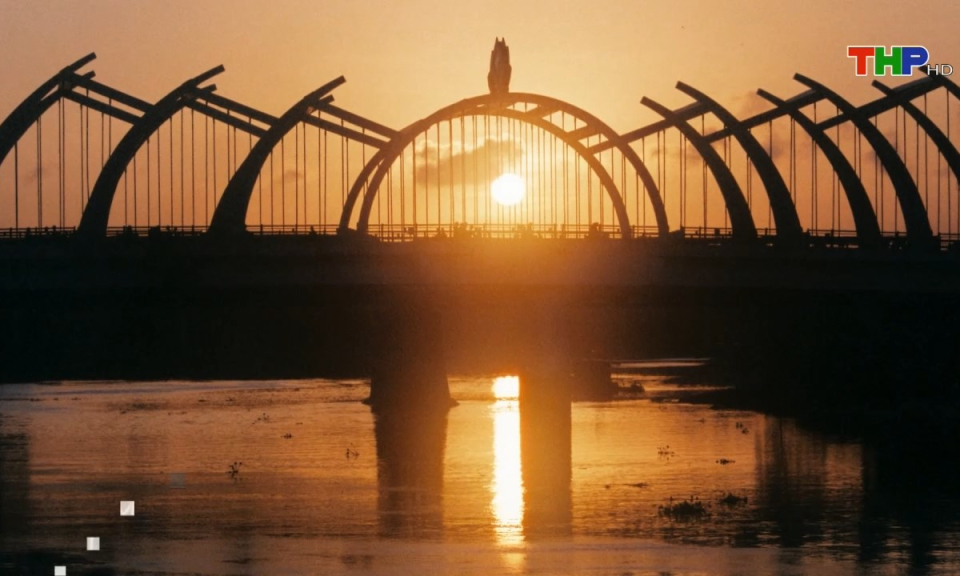 &Acirc;m vang miền cửa biển: Sắc m&agrave;u phố Cảng