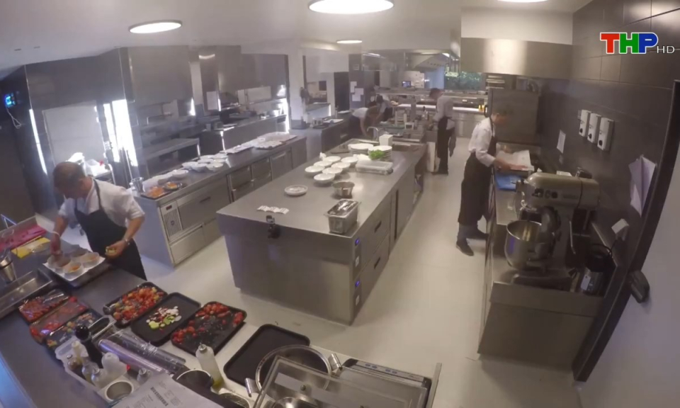 Cửa sổ du học: C&acirc;n bằng học v&agrave; l&agrave;m th&ecirc;m