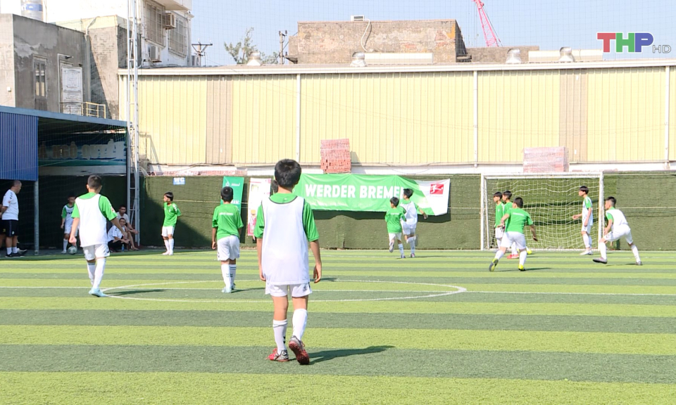 N&acirc;ng cao chất lượng đ&agrave;o tạo b&oacute;ng đ&aacute; trẻ  