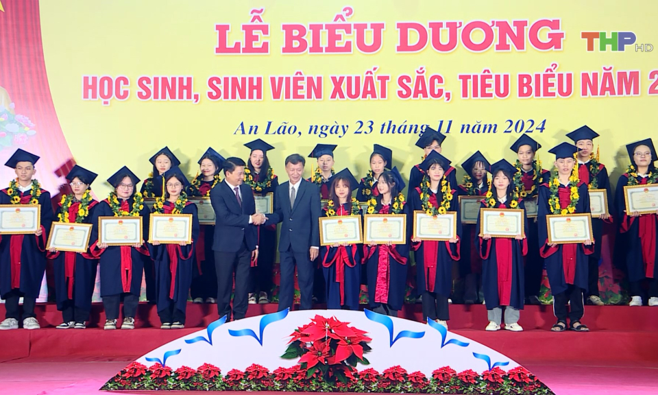 Huyện An L&atilde;o  biểu dương học sinh, sinh vi&ecirc;n ti&ecirc;u biểu  