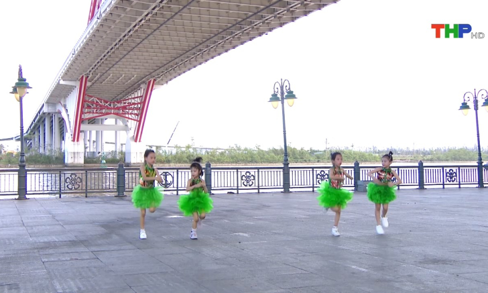 Măng non đất Cảng: Đi học th&ecirc;m