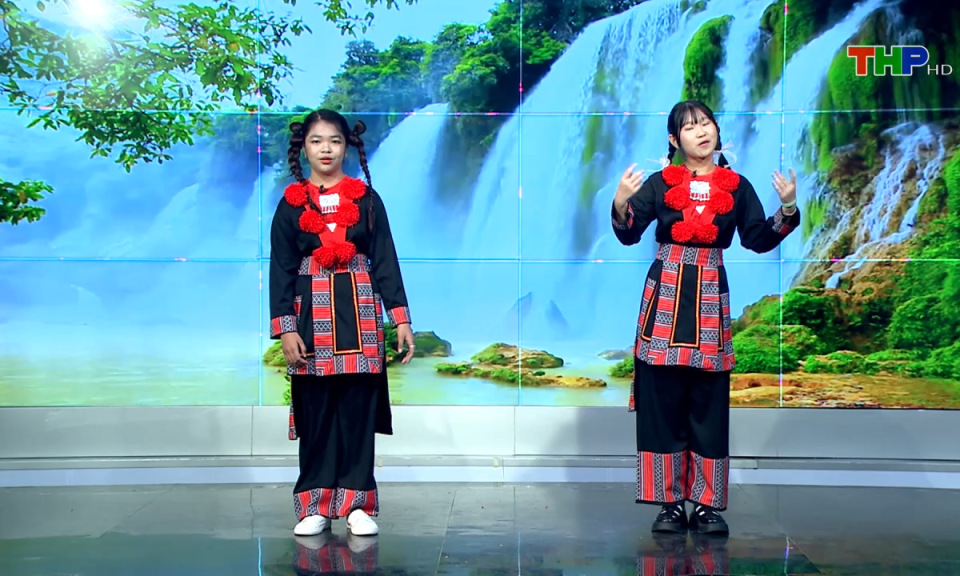 Măng non đất Cảng: Đi học xa