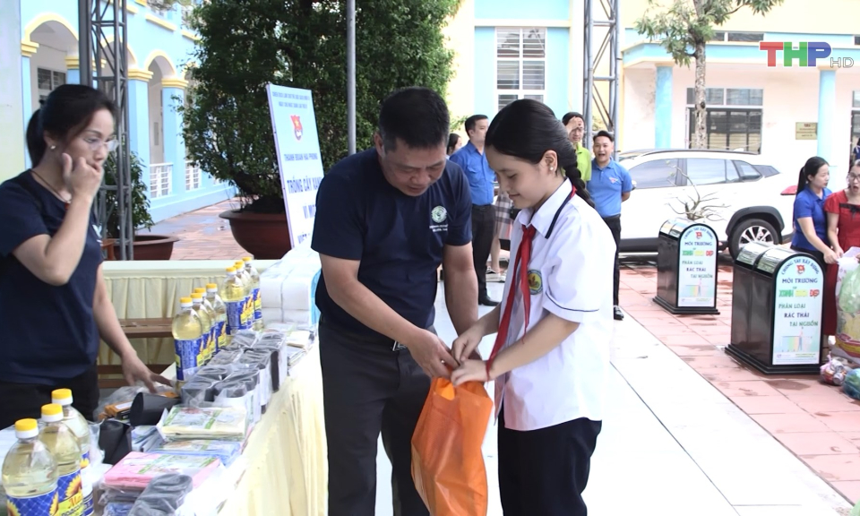 Ph&acirc;n loại r&aacute;c thải trong trường học