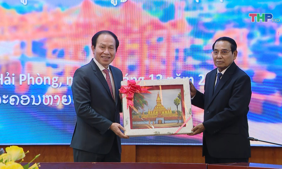 Vun đắp quan hệ hữu nghị Việt Nam - L&agrave;o