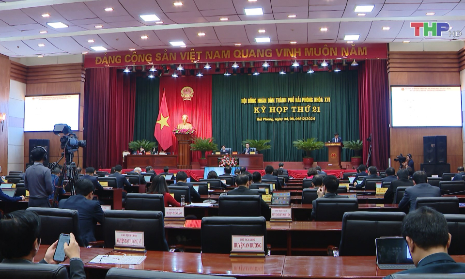 HĐND th&agrave;nh phố th&ocirc;ng qua nhiều Nghị quyết  