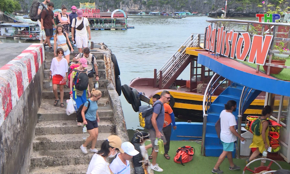 C&aacute;t B&agrave; thu h&uacute;t du kh&aacute;ch dịp cuối năm