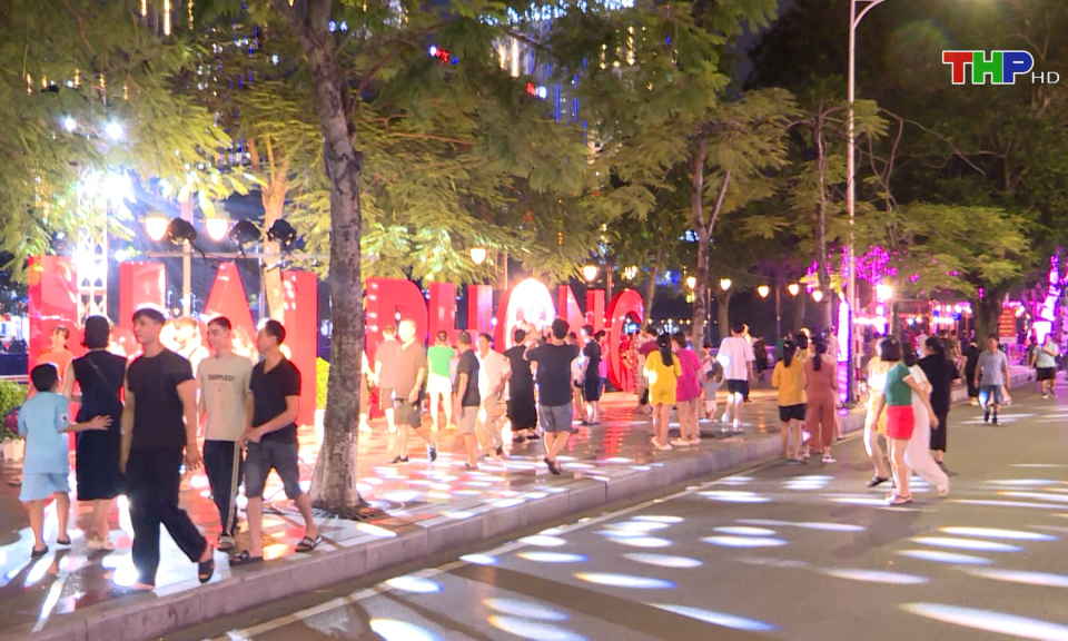 Ph&aacute;t triển kinh tế đ&ecirc;m v&agrave; phố đi bộ   