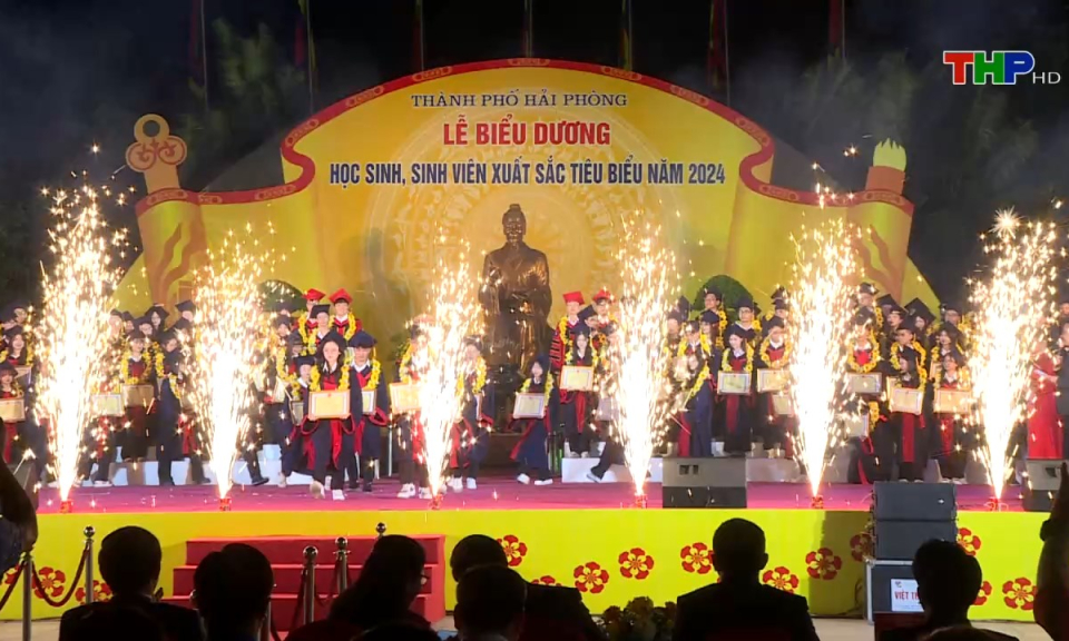 Ph&oacute;ng sự: Những b&ocirc;ng trạng nguy&ecirc;n đất Cảng