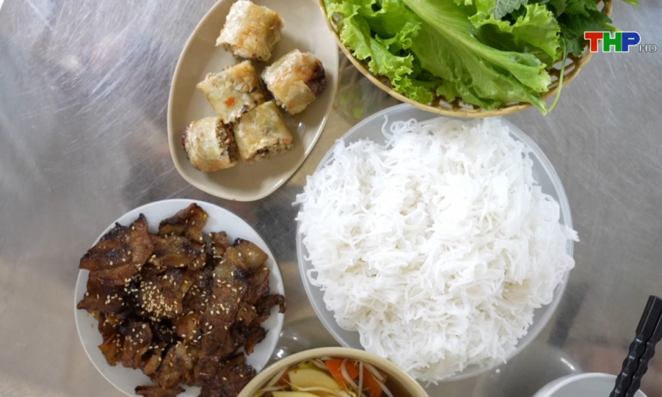 Đến Hải Phòng, đi lòng vòng: Bún chả