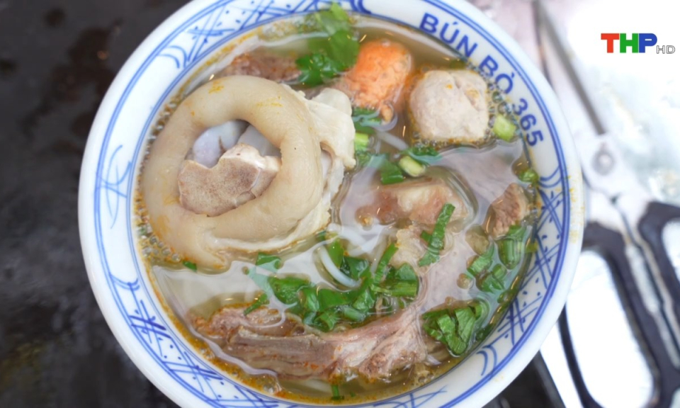 Đến Hải Phòng, đi lòng vòng: Thưởng thức bún bò Huế tại Hải Phòng